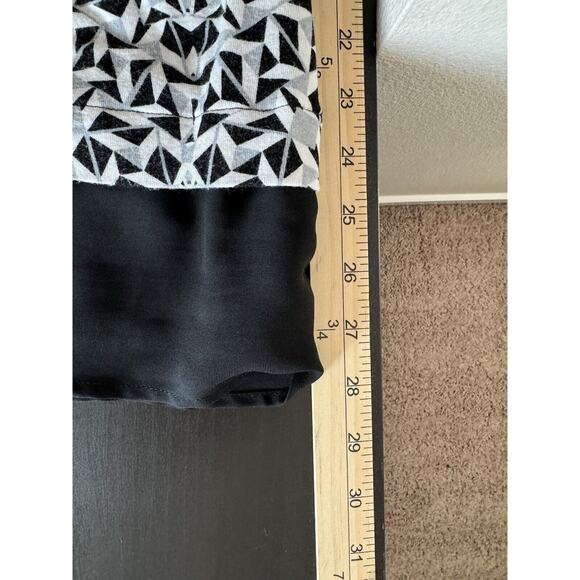 Rose & Olive Top Womens Size 2X Black White 3/4 Sleeve Geometric Artsy Stretch - Picture 9 of 12